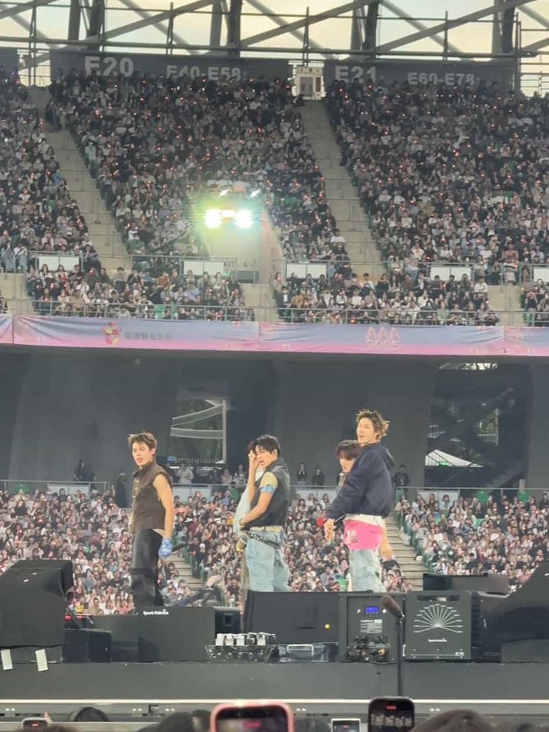 CORTIS的表演讓現場粉絲超驚豔,紛紛表示「完全不像剛出道的團體」。(圖/讀者提供)