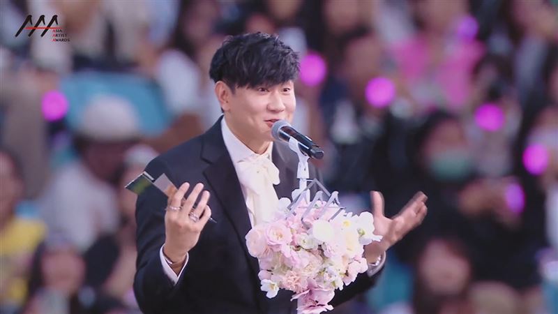 突被CUE上台!林俊傑傻了:竟然有我的份