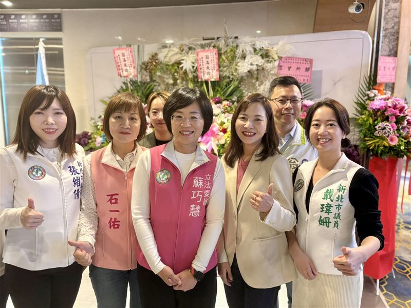 民進黨新北市長參選人蘇巧慧、苗栗縣長參選人陳品安出席新北市苗栗同鄉會活動（圖／蘇巧慧辦公室提供）