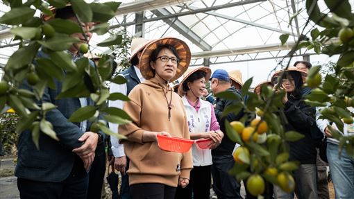 一日2起員警車禍　蕭美琴偕卓揆探視傷者