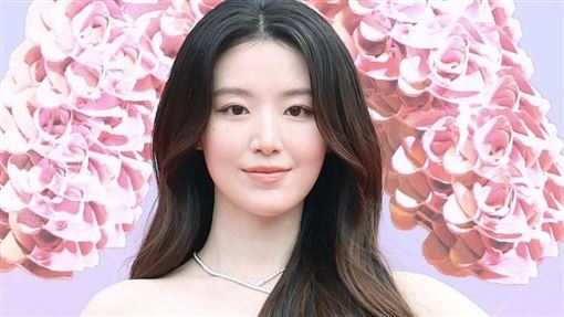 舒華中文喊「我是誰」5萬人齊喊滿意笑了