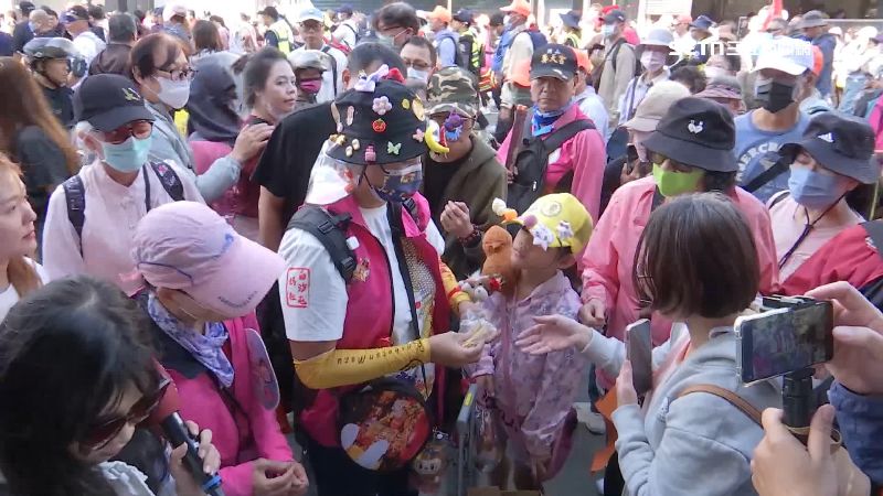 信眾鄭小姐發送小物與其他民眾結緣