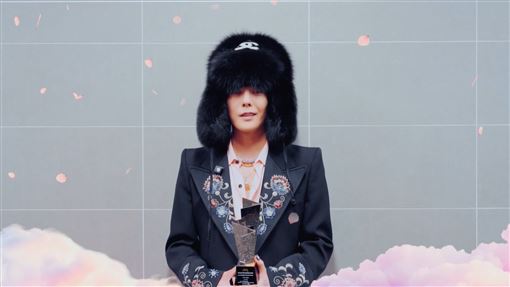 GD驚喜登場！5萬粉暴動　IU慌張反應曝光