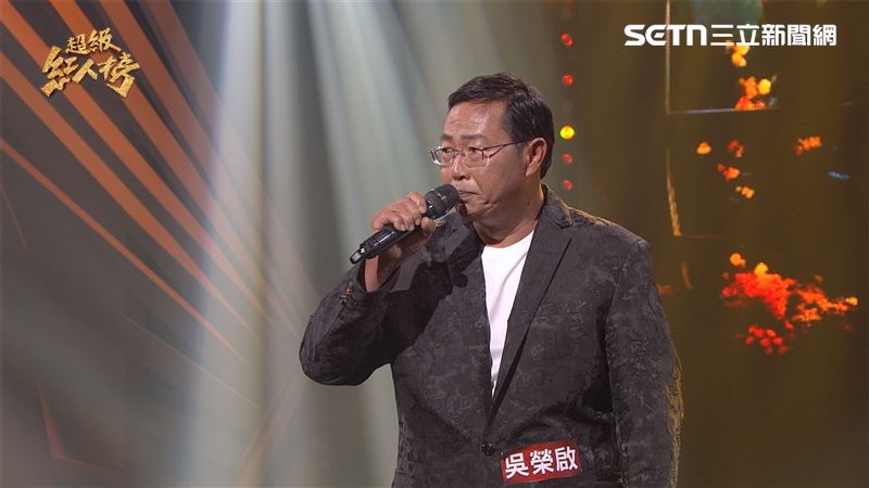 農民擂台賽挑戰者吳榮啟超口氣演唱《秋風》。（圖／超級紅人榜提供）