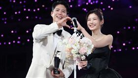 《雲畫的月光》組合，朴寶劍與金裕貞獲頒10週年傳奇CP獎。（圖／STARNEWS提供）