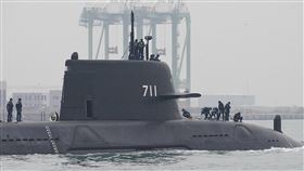 海鯤艦持續浮航海試（1）潛艦國造原型艦海鯤號繼27日進行第4次海上測試，28日上午再度出海進行第5次浮航測試。中央社記者董俊志攝　114年11月28日