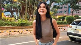 人在韓國遊學的黃廉盈，家中十幾個名牌包、保時捷電動車和數十萬元現金被扣押。（翻攝自黃廉盈IG）