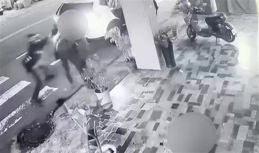 不爽被開單襲警檢聲押　斧頭男黑歷史曝光