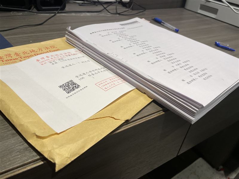 陳佩琪今(7)天一早再度透過社群平台發聲,她稱柯文哲的案子就是『騙票搜索、無理由羈押、沒證據起訴』。(圖/翻攝自陳佩琪臉書)