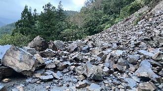 宜蘭太平山宜專一線邊坡崩塌　估下午搶通