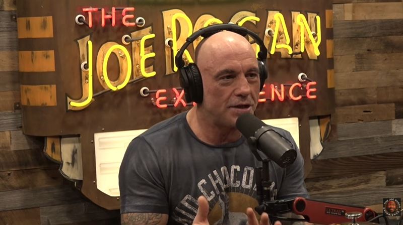 輝達執行長黃仁勳近期接受美國知名Podcast節目專訪。(圖/翻攝Youtube頻道《Joe Rogan Experience》)