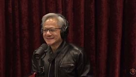 黃仁勳透露每週7天都在工作，甚至起床時都有當年「公司剩30天就要倒閉的焦慮」。（圖／翻攝Youtube頻道《Joe Rogan》）