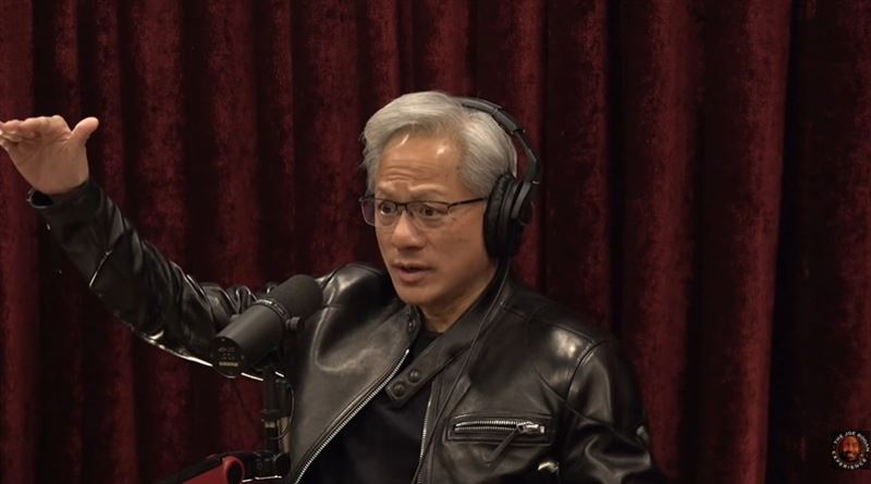 輝達執行長黃仁勳近期接受美國知名Podcast節目專訪。(圖/翻攝Youtube頻道《Joe Rogan Experience》)