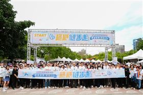 桂格完膳響應「世界糖尿病日 穩糖健步走活動」帶領糖友跳舞動一動，幫助營養更穩定。(圖/業者提供)