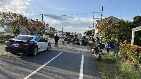 台東阿公開車載孫赴國考  自撞車毀祖