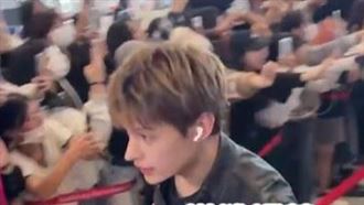 CORTIS機場0推擠　趙雨凡親切揮手道別