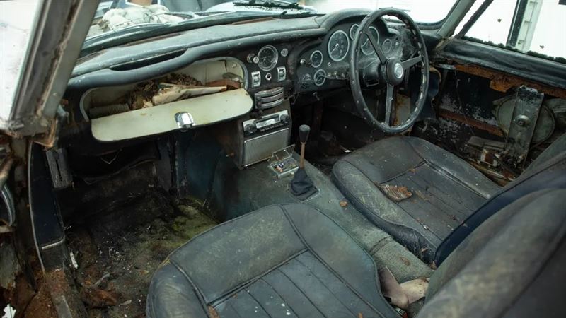 內裝幾乎壞光了。(圖/翻攝TopGear網站)