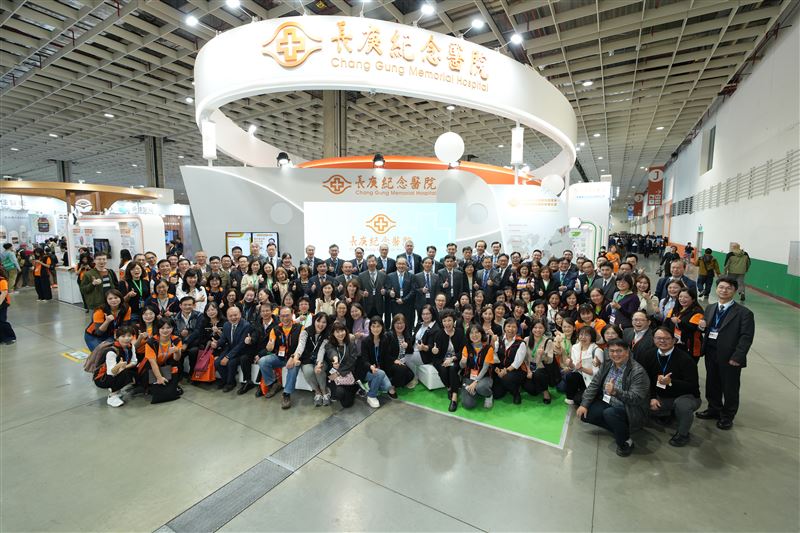 長庚同仁合影，長庚展區是最具規模與受矚目的醫療展區之一。（圖／長庚醫院提供）