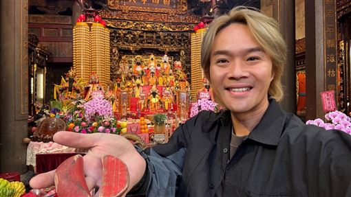 金鐘主持人賣穿0050　青山王連9聖筊力挺