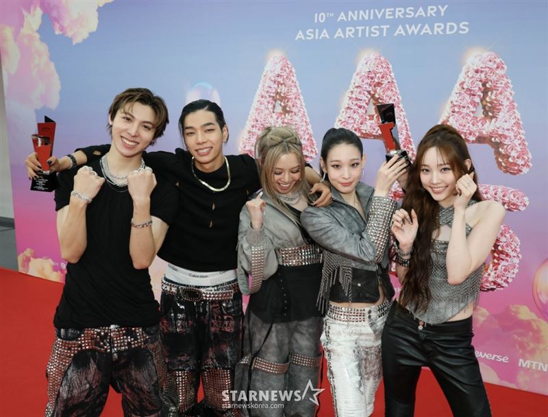 ALLDAY PROJECT成員Bailey(中)的發言引發小粉紅怒火。(圖/STARNEWS提供)