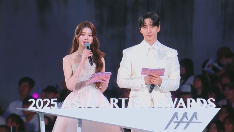 張員瑛、李俊昊擔任AAA頒獎典禮主持人。(圖/starnews提供)