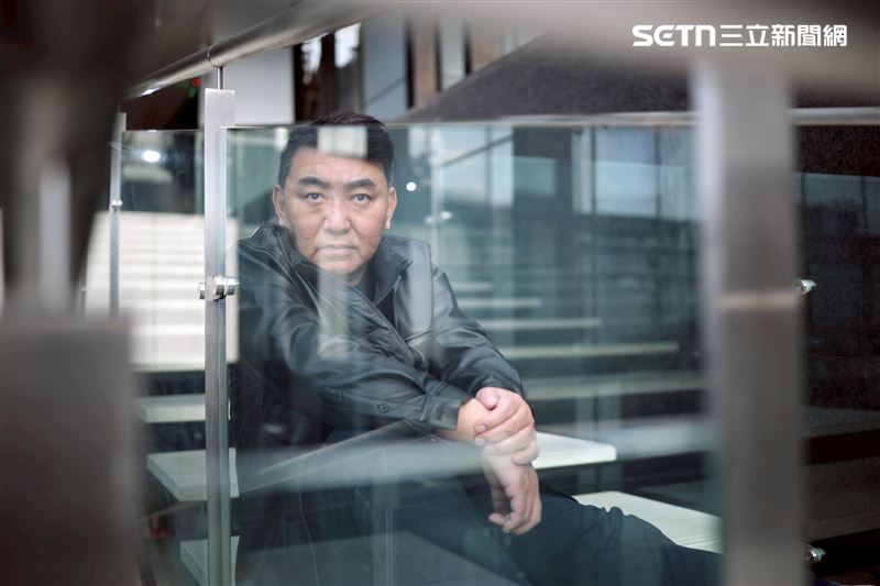 徐亨接受《三立新聞網》專訪。(圖/記者鄭孟晃攝影)