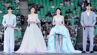 CRAVITY的台裔美籍成員ALLEN 馬蒔權（左）一登場就用台語和粉絲問候。（圖／STARNEWS提供）