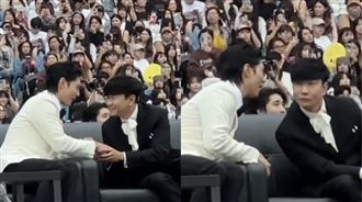 朴寶劍坐不住！台下主動貼近林俊傑網笑了