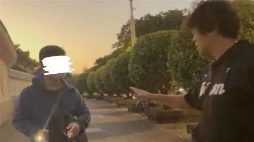 沈伯洋帶女兒出門遭襲擊逼問：為何當網軍