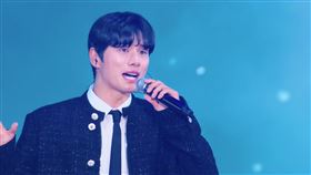 李伊庚6日在AAA頒獎典禮上獲得「最佳選擇獎」，7日繼續參加ACON音樂節盛事，演唱多首動人歌曲。（圖／STARNEWS提供）