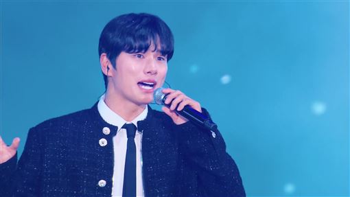 李伊庚頒獎台詞惹議　不忍了突告白我愛你