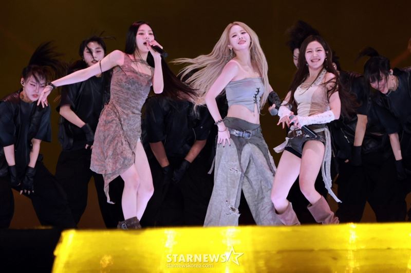 KISS OF LIFE泰籍成員NATTY原先彩排時還在，正式演出時卻未出現。（圖／STARNEWS提供）