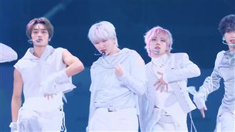 男團成員唱一半台上找老婆：姐姐我想念妳