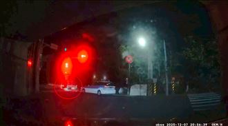 騎士挨撞噴飛畫面曝光　她尖叫：輾過去了