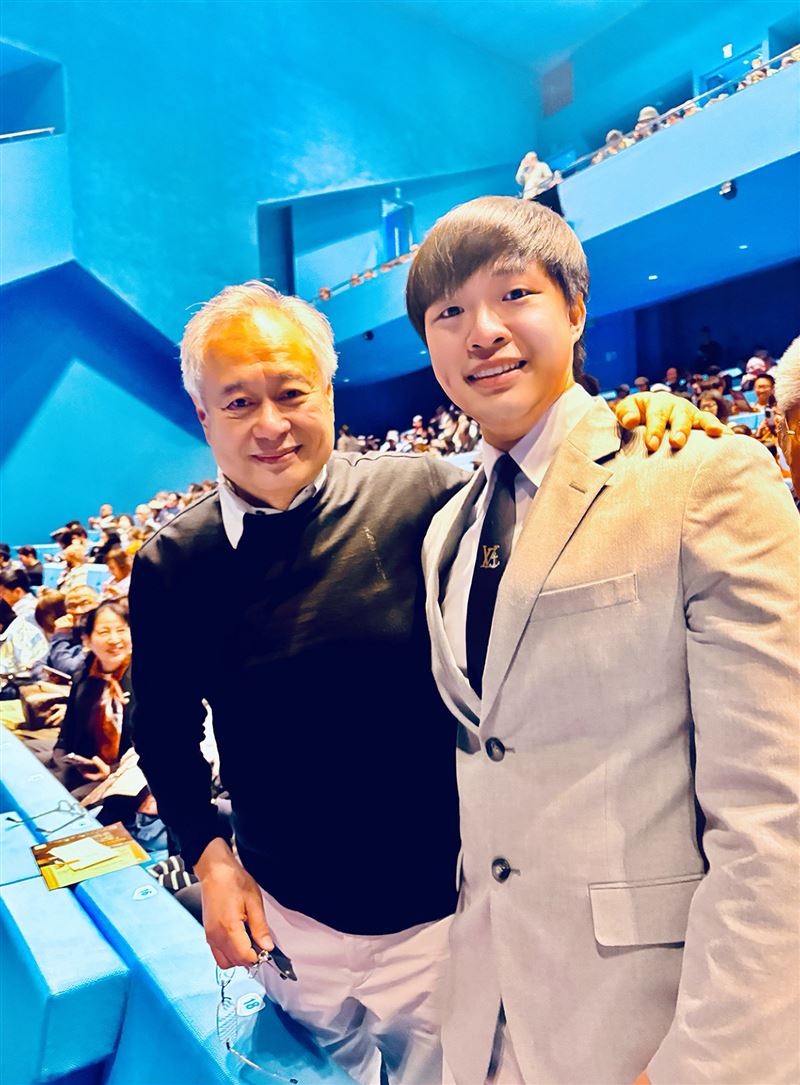 蔣榮宗(右)巧遇李安(左)。(圖/ZONG MUSIC 榮宗蔣音樂國際公司提供)