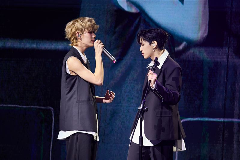 鈞嘉(左)跨足戲劇,也與俊希(右)開始投入創作。(圖/FU Entertainment X DJB提供)