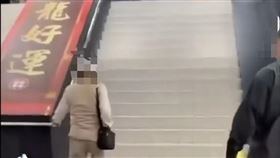 年輕人教訓插隊90歲老伯，引起熱議。（圖／翻攝自Threads）