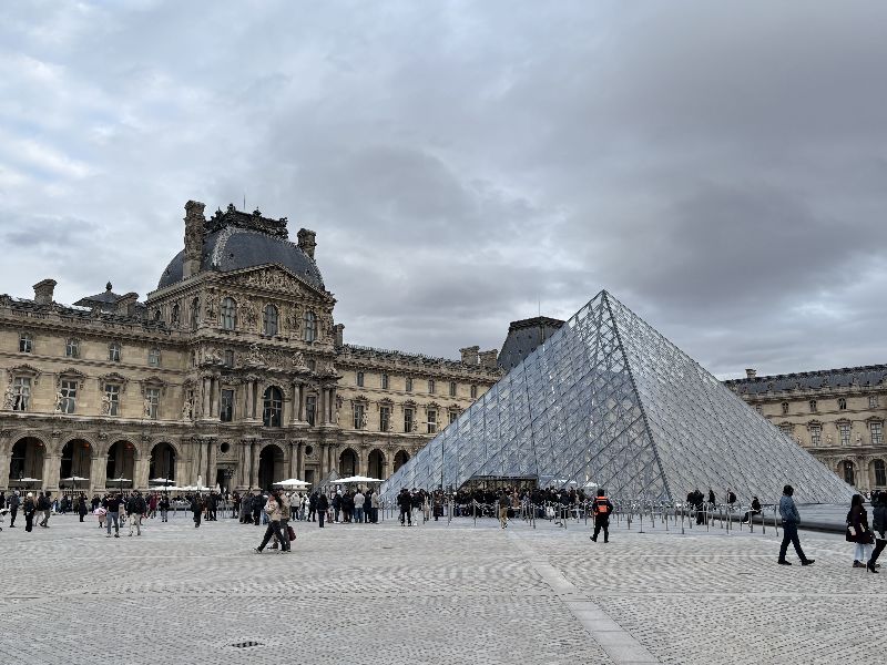 法國羅浮宮10月發生竊案，價值連城的王冠珠寶至今下落不明。（圖／中央社）