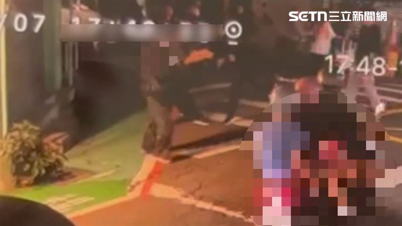北市廖男持螺絲起子當街攻擊張男等3人反遭壓制。（圖／翻攝畫面）