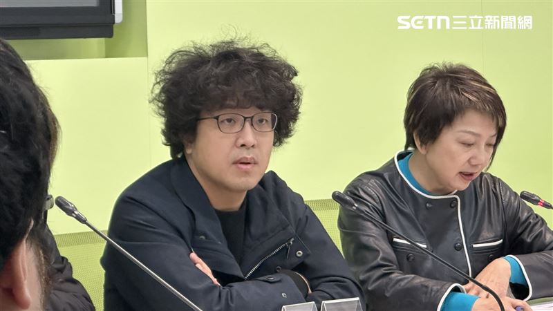 沈伯洋出席民進黨團「跨境鎮壓已入台？ 保護人身，拒絕恫嚇，拒絕洗腦」記者會。（圖／記者詹宜庭攝影）