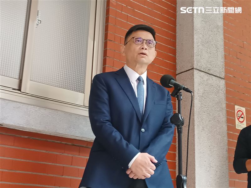 民進黨立委賴瑞隆接受媒體聯訪。（圖／記者盧素梅攝影）