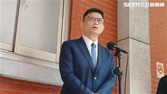 民進黨立委賴瑞隆接受媒體聯訪。（圖／記者盧素梅攝影）