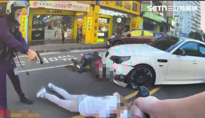 北市陳男拒檢駕車逃逸，還撞傷2名機車騎士。（圖／翻攝畫面）