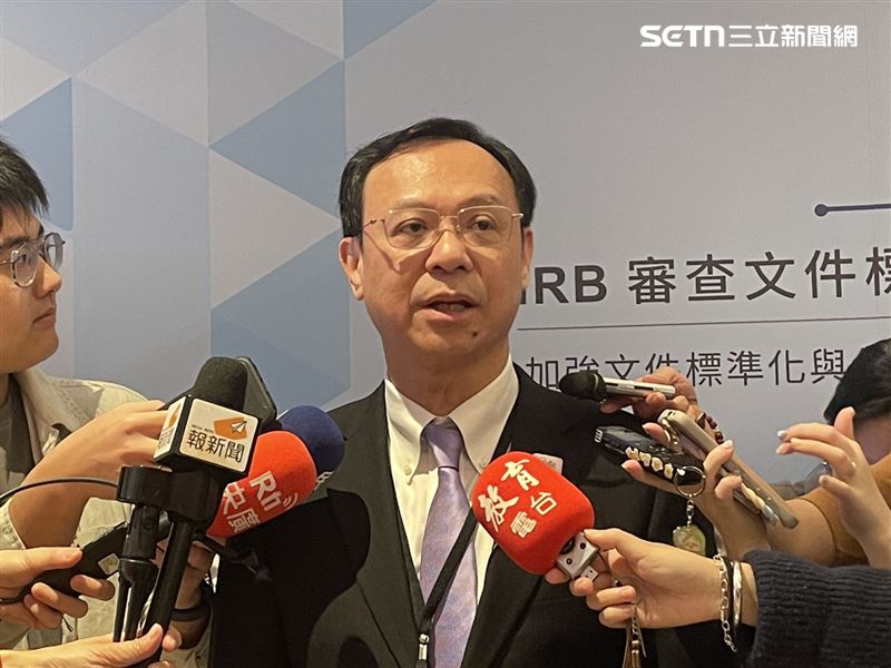 網紅涉及推廣境外醫美，衛福部長石崇良表示，此類醫療仲介涉及違反《醫療法》，已要求地方衛生局介入調查。（圖／記者蔣季容攝影）