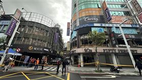 新北市板橋區重慶路上一棟商業大樓2樓的連鎖餐廳「定食8」今（8）日凌晨發生氣爆事件。（圖／翻攝自黃淑君臉書）