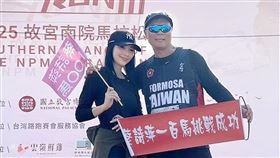 林書煒為蔡詩萍加油。