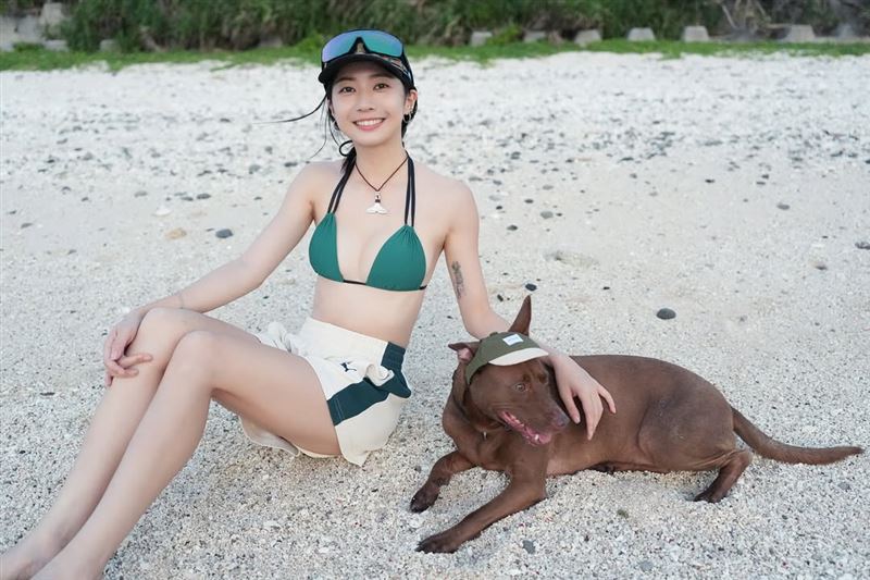 慈妹經常在綠島曬「福利」比基尼辣照現在真相出爐。（圖／翻攝自IG @j.oycee377）