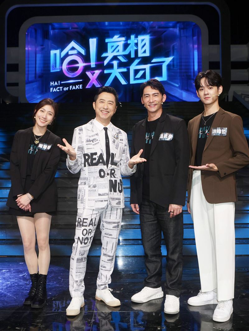 哈林（左2）邀温昇豪、洪暐哲、龎蕾馨（右2、右1、左1）上節目。（圖／公視提供）