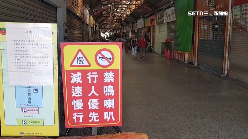 位於斗六的雲林溪美食廣場開放機車進入