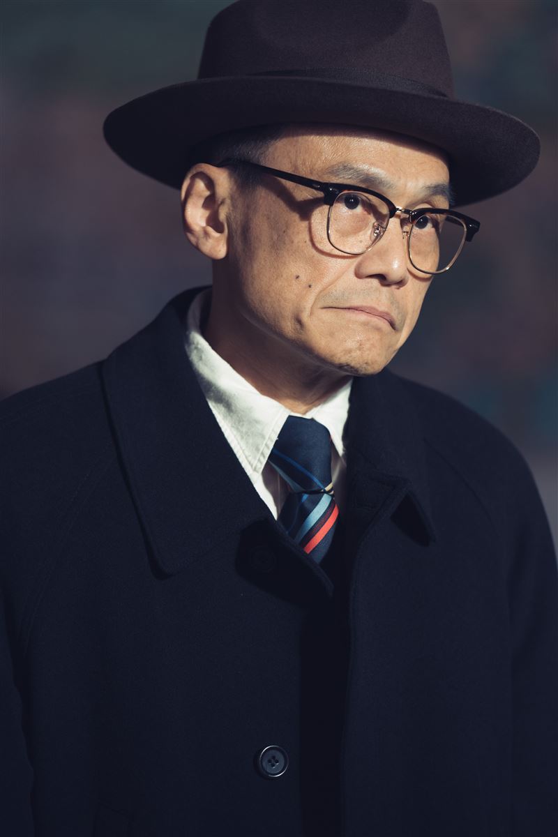 「反派專業戶」陳以文在電影《大濛》中飾演特務頭子范春,一登場,光眼神就令人不寒而慄,直接帶出角色強烈壓迫感。(圖/華文創 提供)